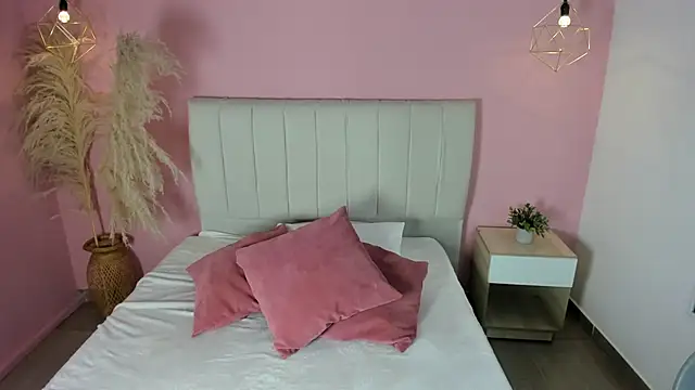 escarleth   online show from February 26, 5:23 pm