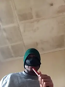 Snapshot of izinjamfee2 chatting on September 29, 9:25 am izinjamfee2 online show from September 29, 9:25 am