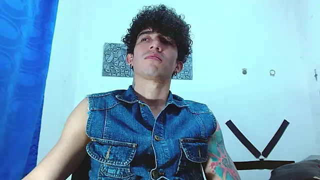 Snapshot of targuerian22 chatting on December 23, 1:40 am targuerian22 online show from December 23, 1:40 am