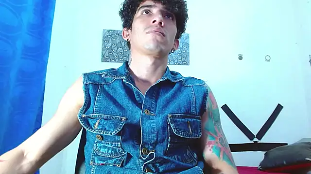 Snapshot of targuerian22 chatting on December 23, 4:55 am targuerian22 online show from December 23, 4:55 am