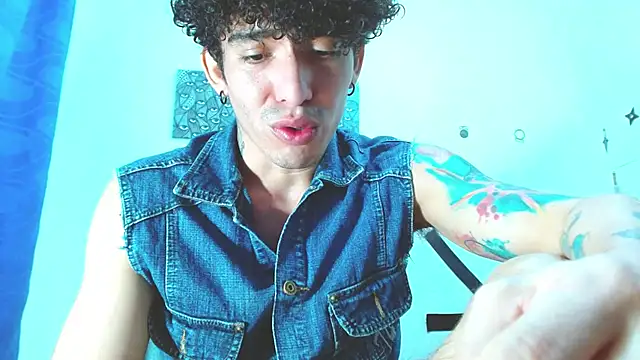 Snapshot of targuerian22 chatting on December 24, 4:00 am targuerian22 online show from December 24, 4:00 am