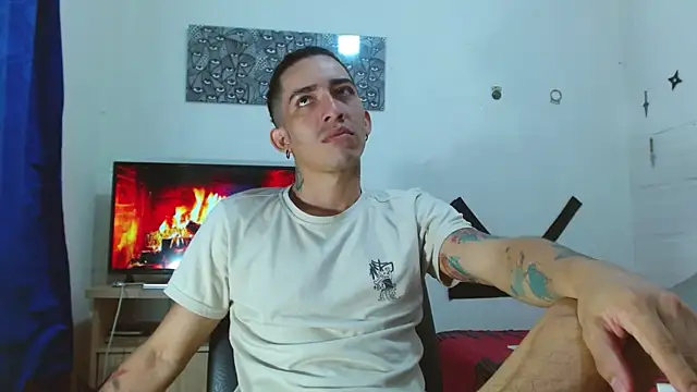 Snapshot of targuerian22 chatting on January 17, 2:39 am targuerian22 online show from January 17, 2:39 am