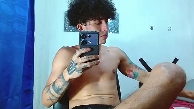 Snapshot of targuerian22 chatting on January 22, 2:04 am targuerian22 online show from January 22, 2:04 am