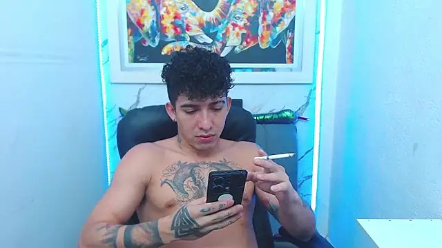 Snapshot of targuerian22 chatting on October 14, 10:43 pm targuerian22 online show from October 14, 10:43 pm