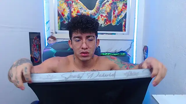 Snapshot of targuerian22 chatting on October 22, 7:19 am targuerian22 online show from October 22, 7:19 am