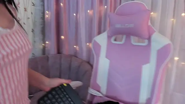 hanna  azumi online show from February 16, 8:10 am