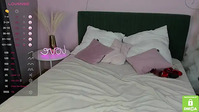 TiffanyWills online show from December 13, 9:24 am