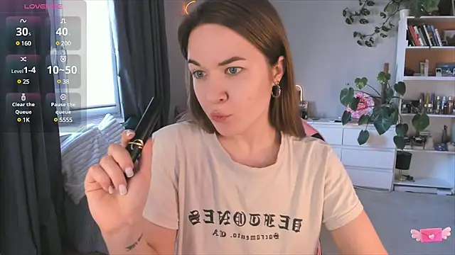 Snapshot of ami_amour_ chatting on March 4, 2:10 pm ami amour online show from March 4, 2:10 pm