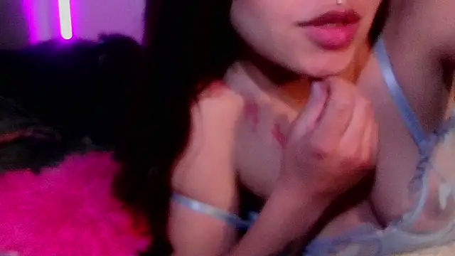 Emilyswan04 online show from March 14, 9:21 pm