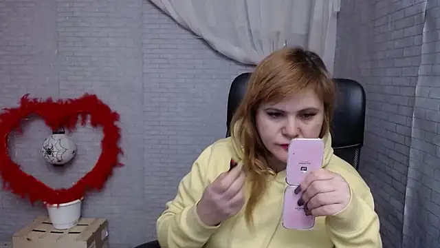 Snapshot of DaniellaKiss chatting on January 25, 1:10 am DaniellaKiss online show from January 25, 1:10 am