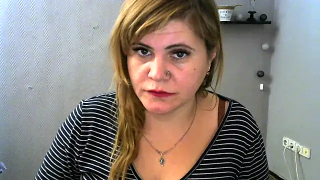 Snapshot of DaniellaKiss chatting on January 25, 4:23 am DaniellaKiss online show from January 25, 4:23 am