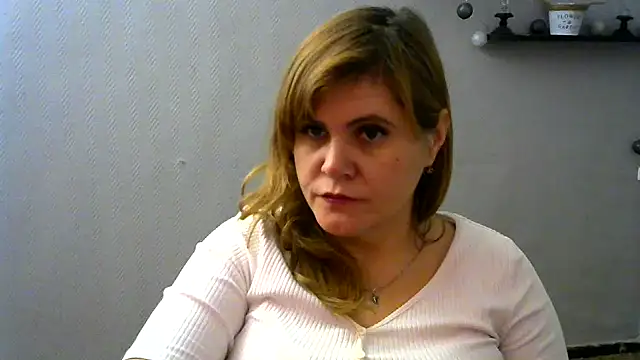 Snapshot of DaniellaKiss chatting on February 5, 6:13 am DaniellaKiss online show from February 5, 6:13 am