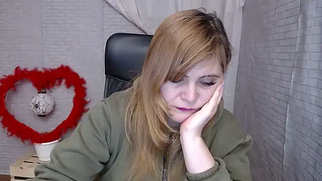 Snapshot of DaniellaKiss chatting on February 19, 7:27 pm DaniellaKiss online show from February 19, 7:27 pm