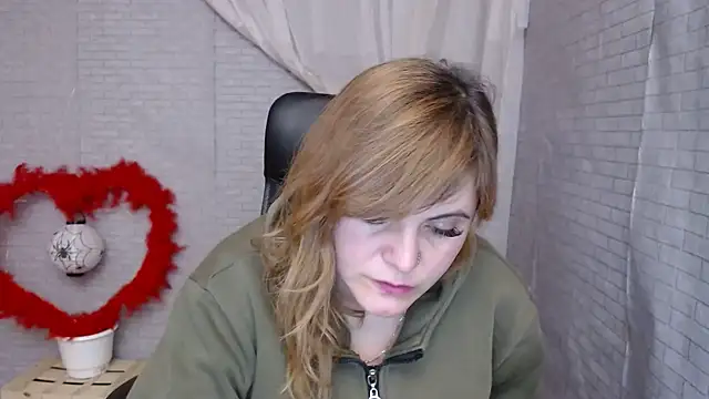 Snapshot of DaniellaKiss chatting on February 20, 11:32 pm DaniellaKiss online show from February 20, 11:32 pm