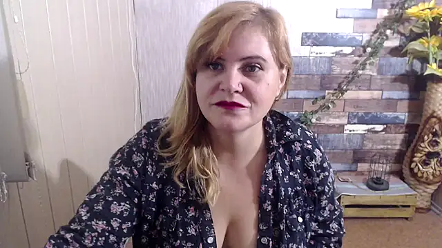 Snapshot of DaniellaKiss chatting on September 21, 8:05 am DaniellaKiss online show from September 21, 8:05 am