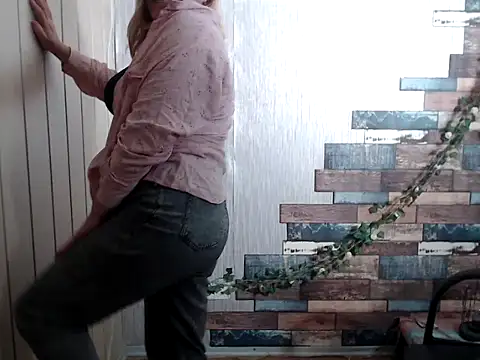 Snapshot of DaniellaKiss chatting on October 1, 9:48 am DaniellaKiss online show from October 1, 9:48 am