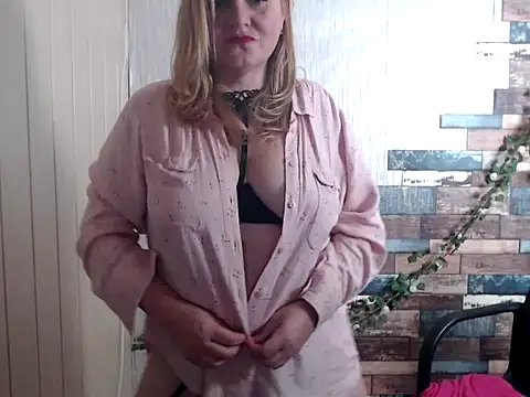 Snapshot of DaniellaKiss chatting on October 2, 6:59 pm DaniellaKiss online show from October 2, 6:59 pm