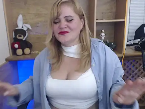 Snapshot of DaniellaKiss chatting on October 10, 2:38 pm DaniellaKiss online show from October 10, 2:38 pm