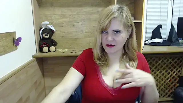 Snapshot of DaniellaKiss chatting on October 21, 5:35 pm DaniellaKiss online show from October 21, 5:35 pm