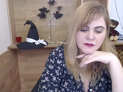 Snapshot of DaniellaKiss chatting on December 16, 1:16 pm DaniellaKiss online show from December 16, 1:16 pm