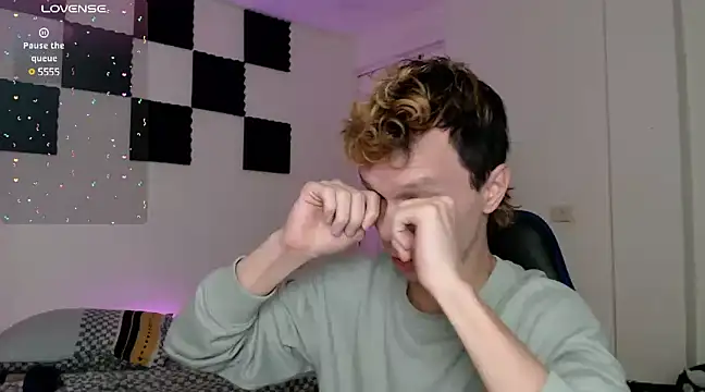 Snapshot of bryamado69 chatting on February 5, 8:32 am bryamado69 online show from February 5, 8:32 am