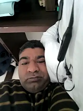 Snapshot of Gururonny07 chatting on December 30, 2:53 am Gururonny07 online show from December 30, 2:53 am