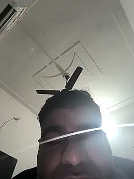 Snapshot of Gururonny07 chatting on February 16, 8:10 am Gururonny07 online show from February 16, 8:10 am