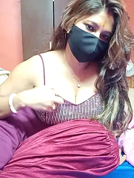 Snapshot of BongQueen9 chatting on February 3, 6:22 am BongQueen9 online show from February 3, 6:22 am