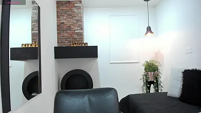 Snapshot of LenaRuiz_ chatting on February 1, 12:16 pm LenaRuiz online show from February 1, 12:16 pm