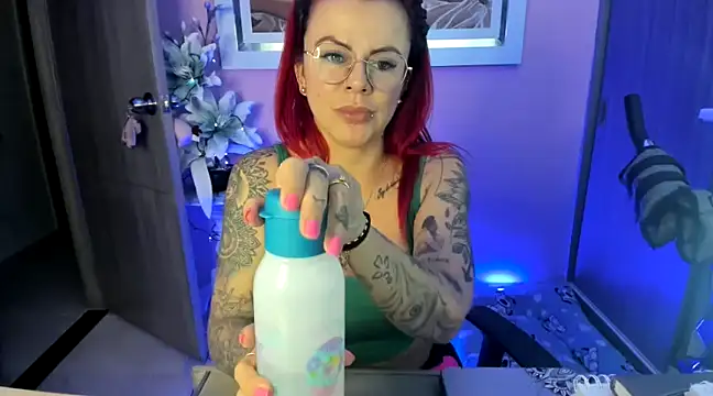 Snapshot of KAROL_MILF chatting on February 7, 1:36 am KAROL MILF online show from February 7, 1:36 am