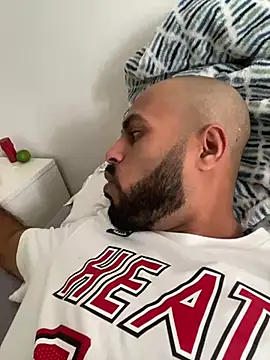 islandvybee55 online show from January 18, 6:32 pm