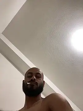 islandvybee55 online show from March 9, 4:05 am