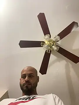 islandvybee55 online show from March 28, 3:11 pm