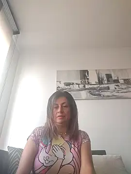 Snapshot of Latiinvenushot chatting on November 28, 3:25 pm Latiinvenushot online show from November 28, 3:25 pm