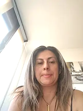 Latiinvenushot online show from March 25, 1:50 pm