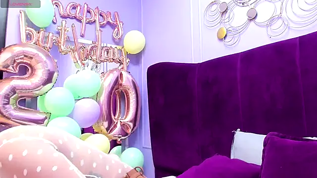 Sofi Fox  online show from September 23, 1:25 pm