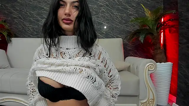 moona ray online show from December 5, 8:49 pm