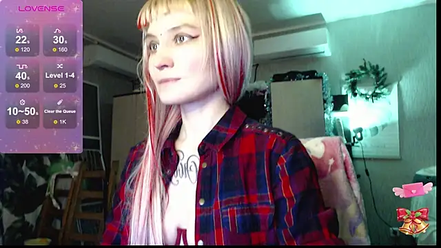 Snapshot of mischellemeow13 chatting on December 14, 12:38 am mischellemeow13 online show from December 14, 12:38 am