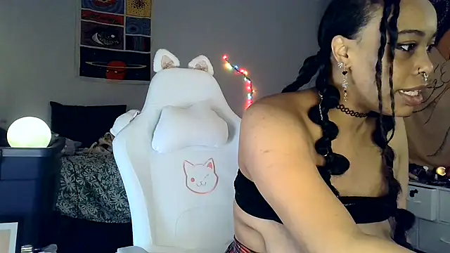 loveluna8 online show from February 3, 9:41 am