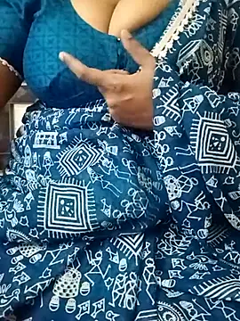 Snapshot of MONA_DARLING31 chatting on September 22, 4:36 am MONA DARLING31 online show from September 22, 4:36 am