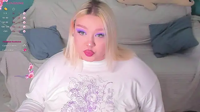 LilyBelll online show from January 18, 7:15 pm