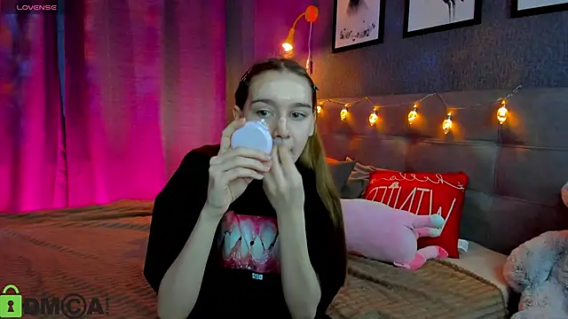 Lesi Moonie01 online show from December 22, 9:50 am