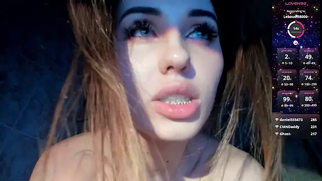 Snapshot of L1TWW chatting on January 3, 10:51 pm L1TWW online show from January 3, 10:51 pm