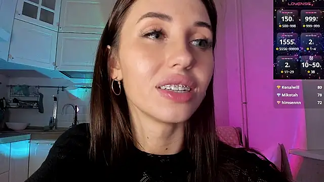 Snapshot of L1TWW chatting on February 13, 11:58 pm L1TWW online show from February 13, 11:58 pm