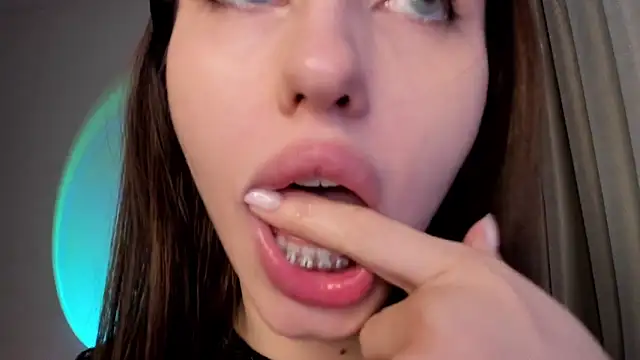 Snapshot of L1TWW chatting on February 27, 2:00 pm L1TWW online show from February 27, 2:00 pm