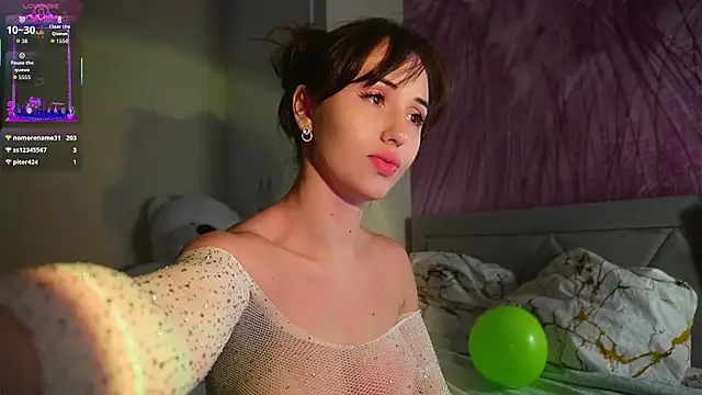 Snapshot of L1TWW chatting on November 13, 10:19 pm L1TWW online show from November 13, 10:19 pm