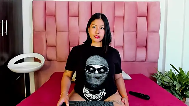 EmmaRossem online show from January 8, 7:45 pm