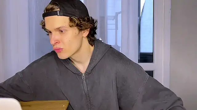 alyx garden online show from April 7, 2:28 pm