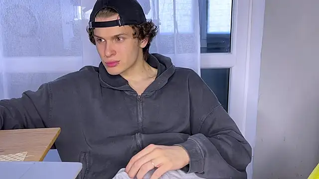 alyx garden online show from April 10, 2:44 pm