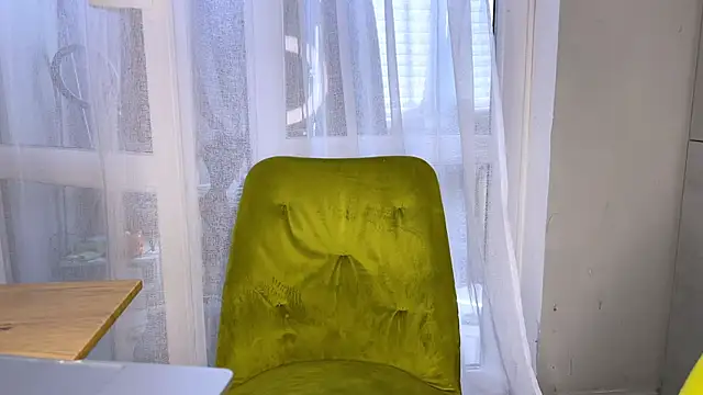 Snapshot of alyx_garden chatting on May 1, 9:25 am alyx garden online show from May 1, 9:25 am